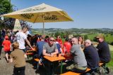 Terrasse vor der Skihütte mit Ausblick ins Obere Lahntal © Holger Parzinski